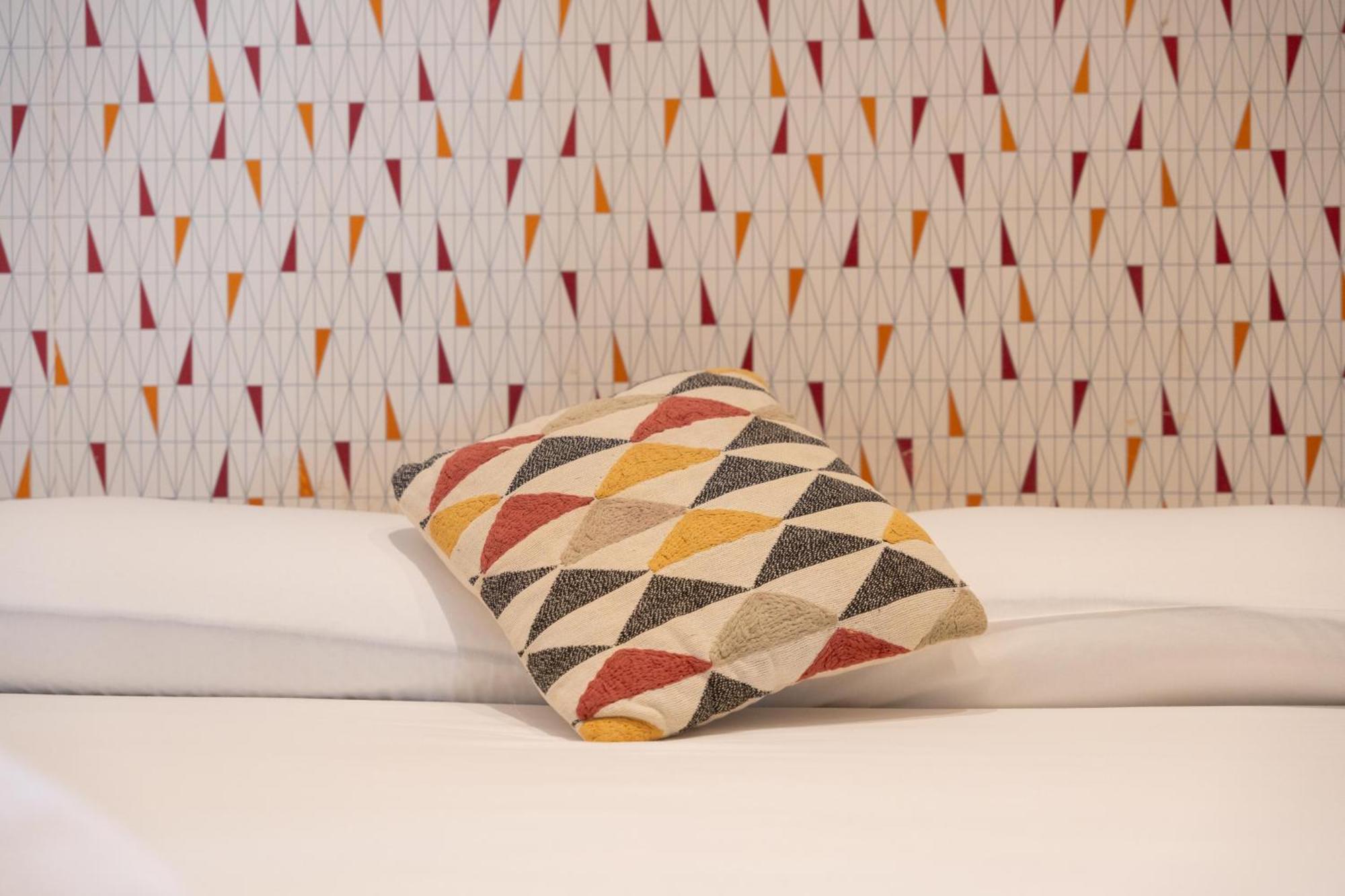 The Central House Barcelona Gracia Bagian luar foto