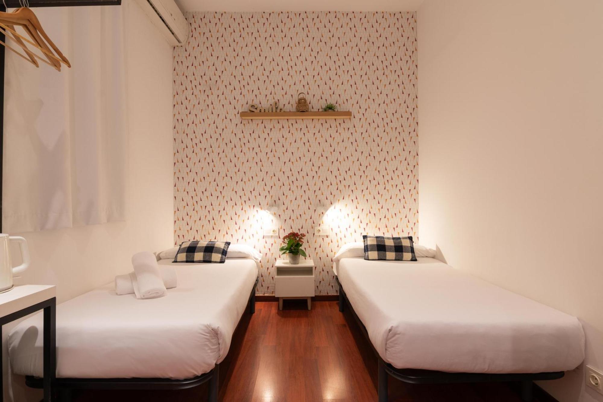 The Central House Barcelona Gracia Bagian luar foto